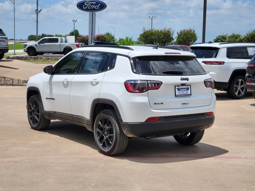 New 2026 Bright White Clear-Coat Exterior Paint Jeep Latitude image 3