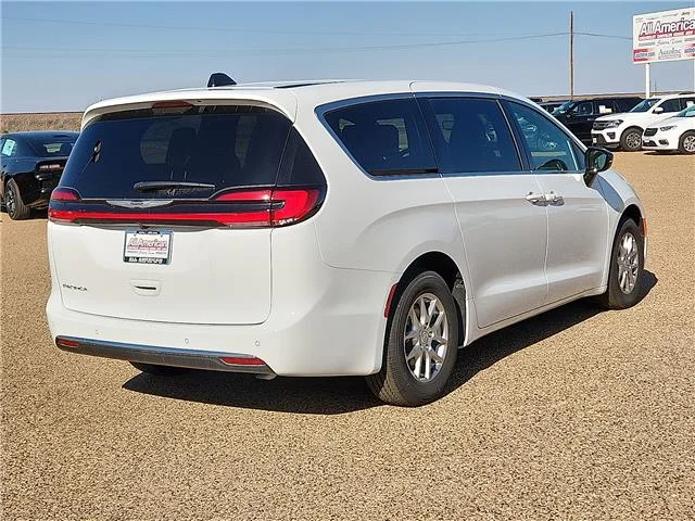 New 2026 PW7 Bright Whit Chrysler SELECT image 4