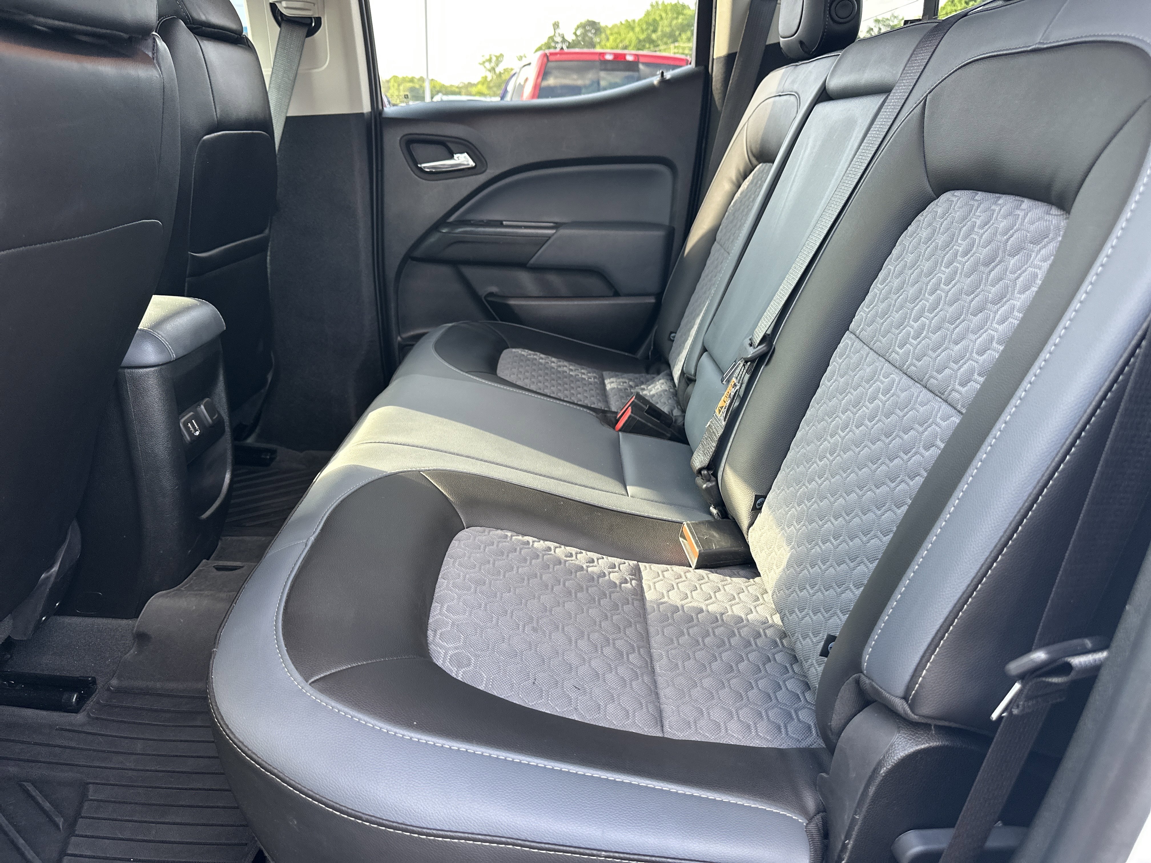 Used 2022 Summit White Chevrolet Z71 image 22
