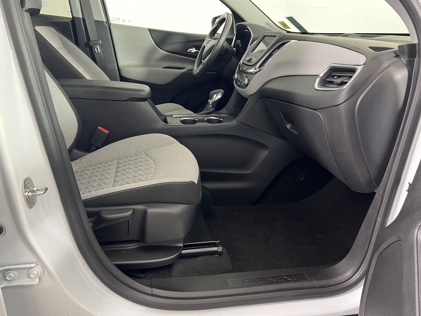 Used 2022 Summit White Chevrolet LS image 20