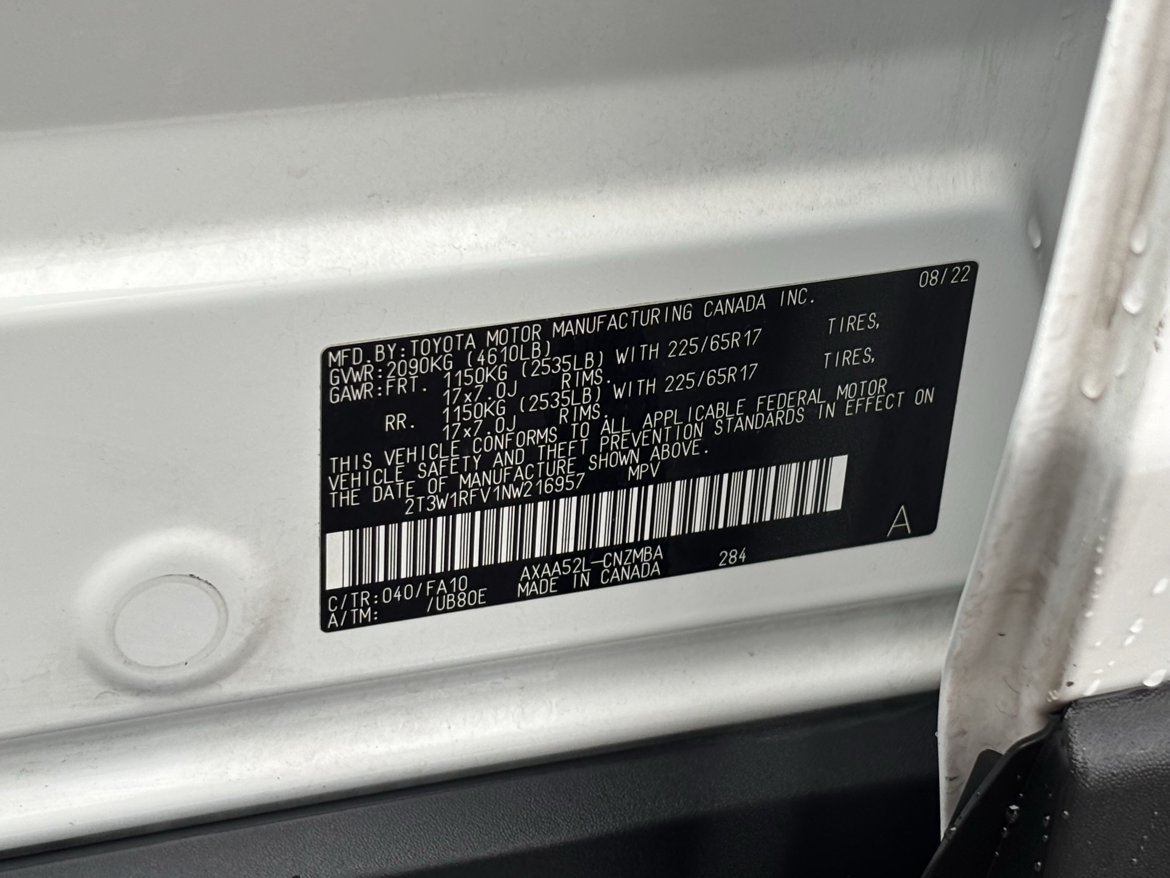 Used 2022 White Toyota XLE image 31