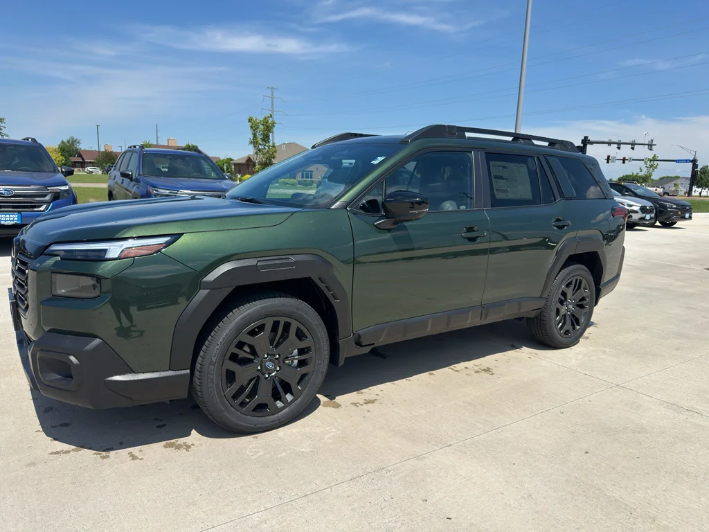 New 2026 DEEP EMERALD GREEN PEARL Subaru Limited image 2