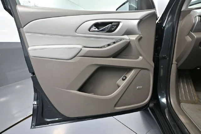 Used 2018 Gray Chevrolet 3LT image 13