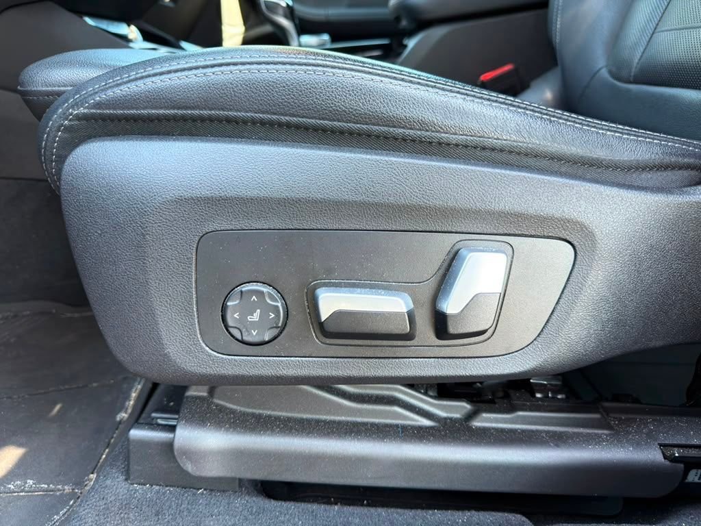Used 2022 Black BMW xDrive30i image 11