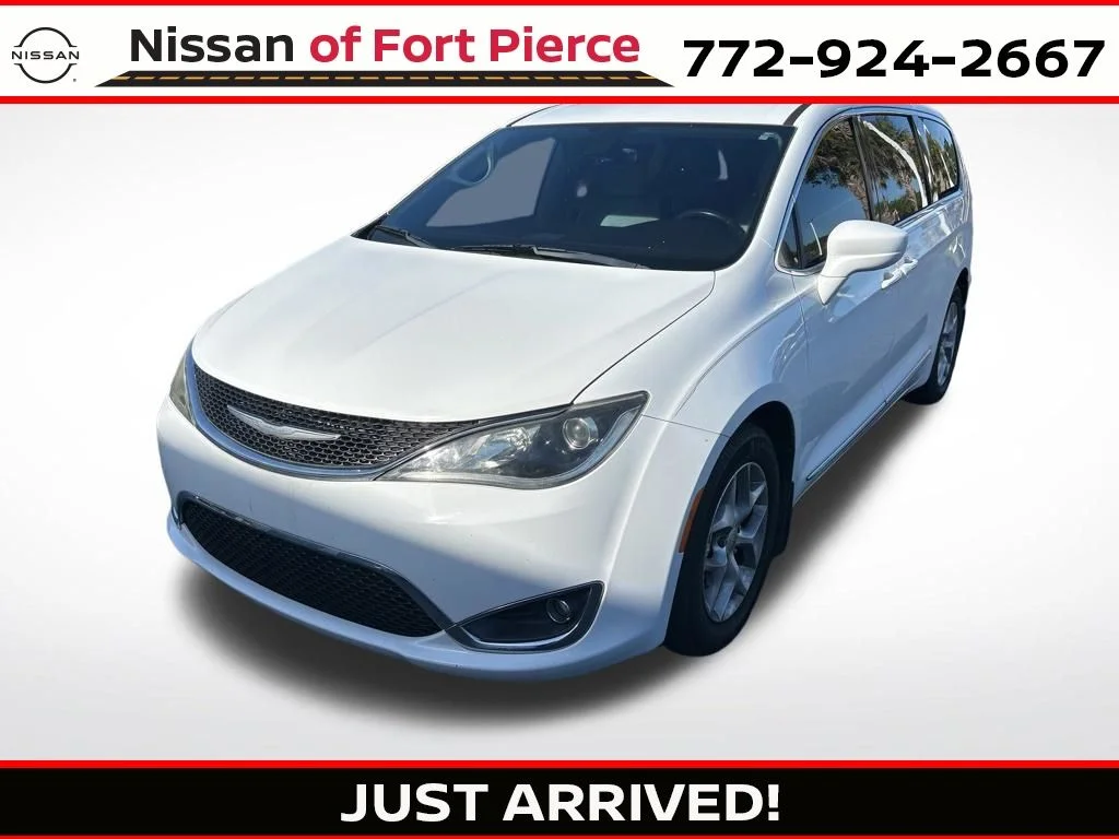 2017 Chrysler Pacifica Touring-L Plus's photo