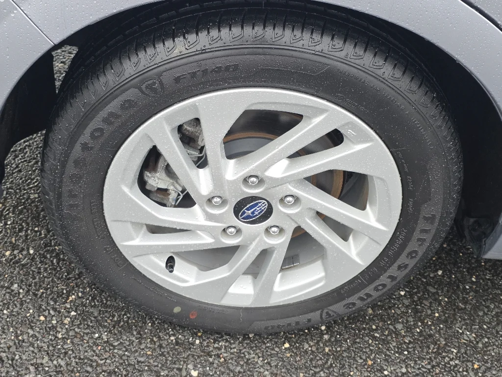 Used 2024 Ice Silver Metallic Subaru  image 28