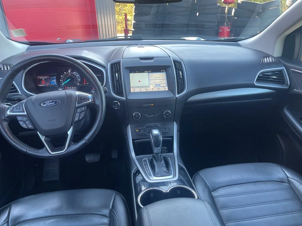 Used 2018 Blue Ford SEL image 18