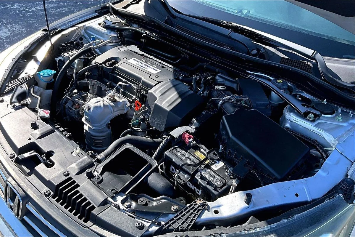 Used 2013 Silver Honda EX-L image 32