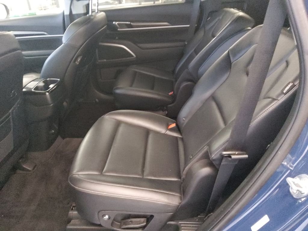 Used 2025 Black Kia S image 19