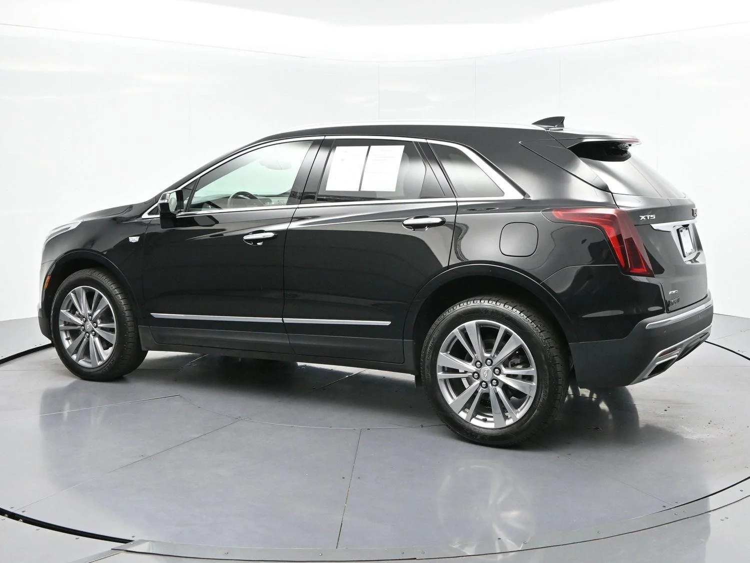 Used 2025 Stellar Black Metallic Cadillac Premium Luxury image 5