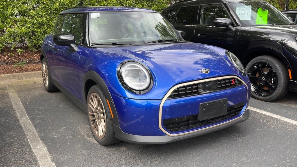 2025 MINI Hardtop Cooper S Signature's photo