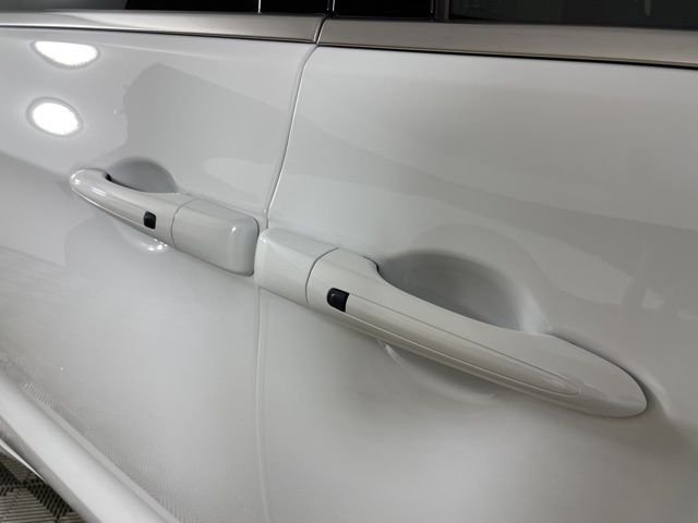 New 2025 Bright White Clear-Coat Exterior Paint Chrysler Select image 12