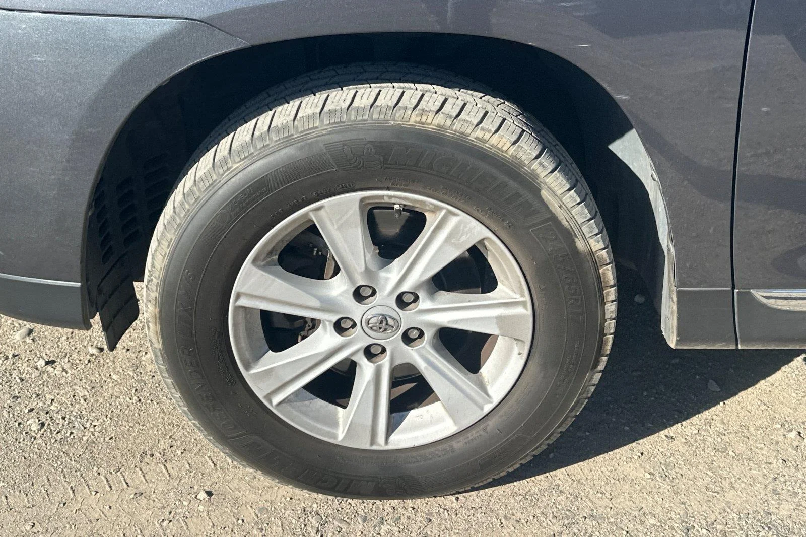 Used 2013 Magnetic Gray Metallic Toyota SE image 3