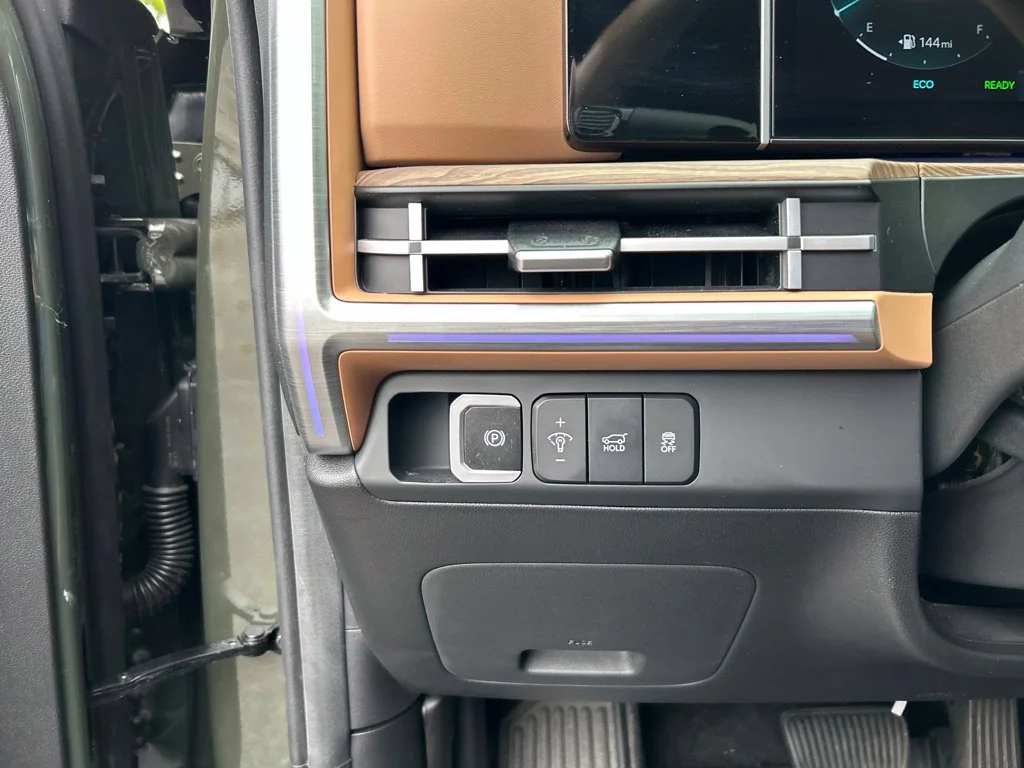 Used 2024 Green Hyundai Limited image 26