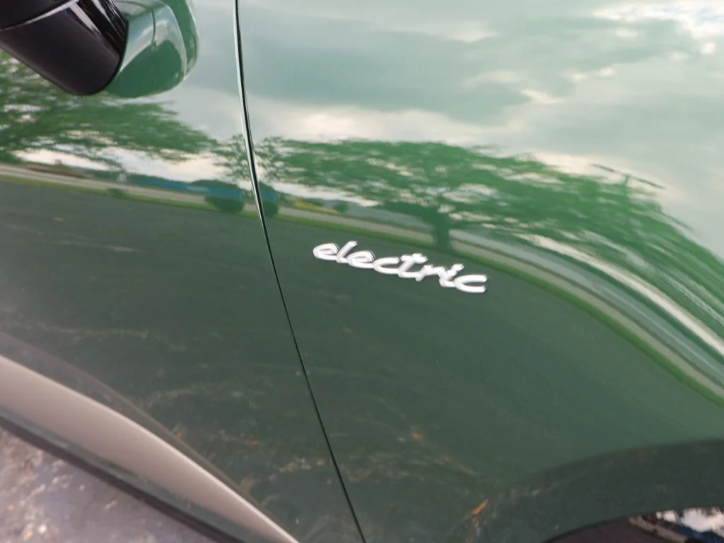 Used 2024 Oak Green Metallic Neo Porsche Turbo image 15