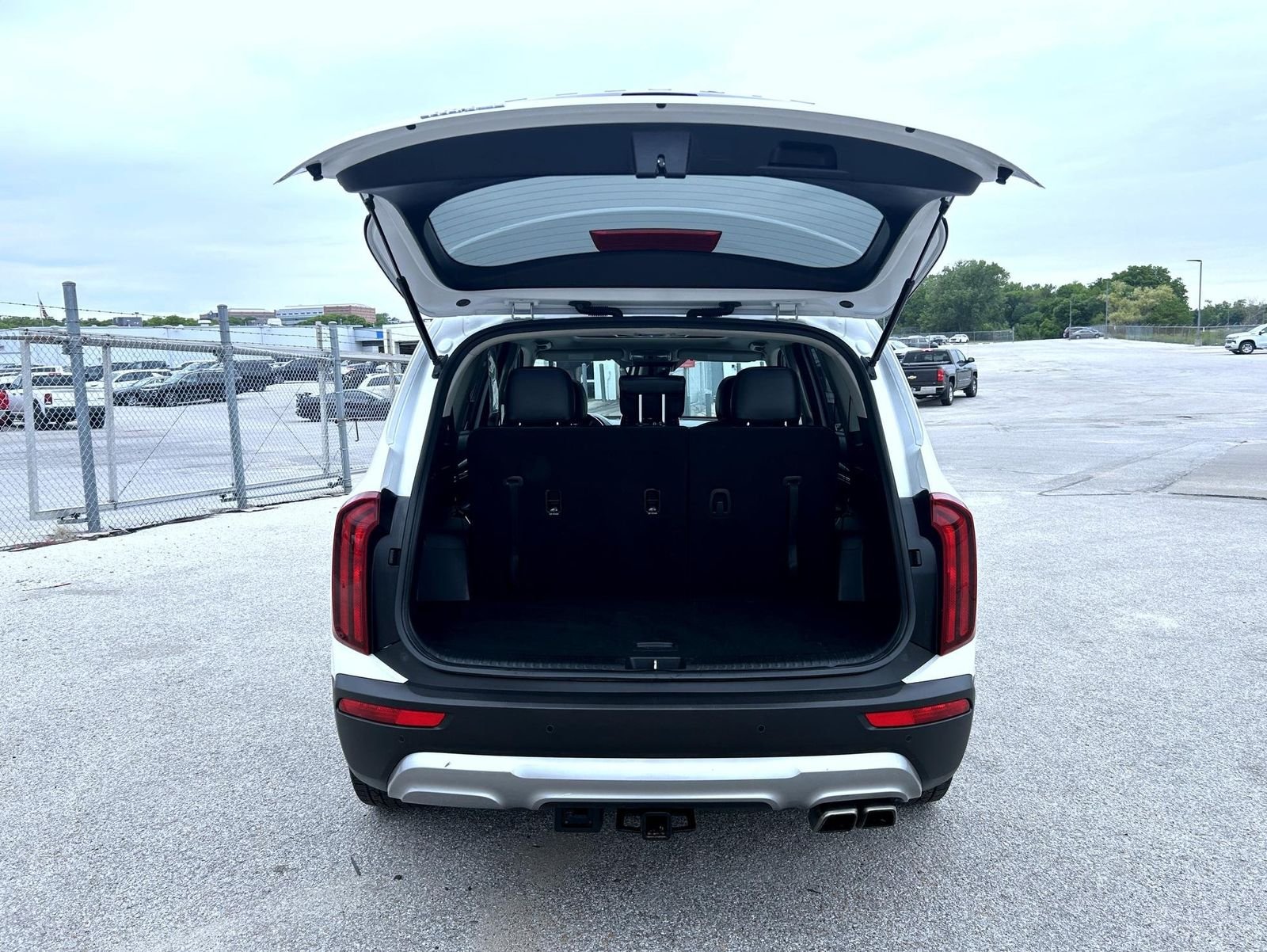 Used 2020 White Kia S image 23