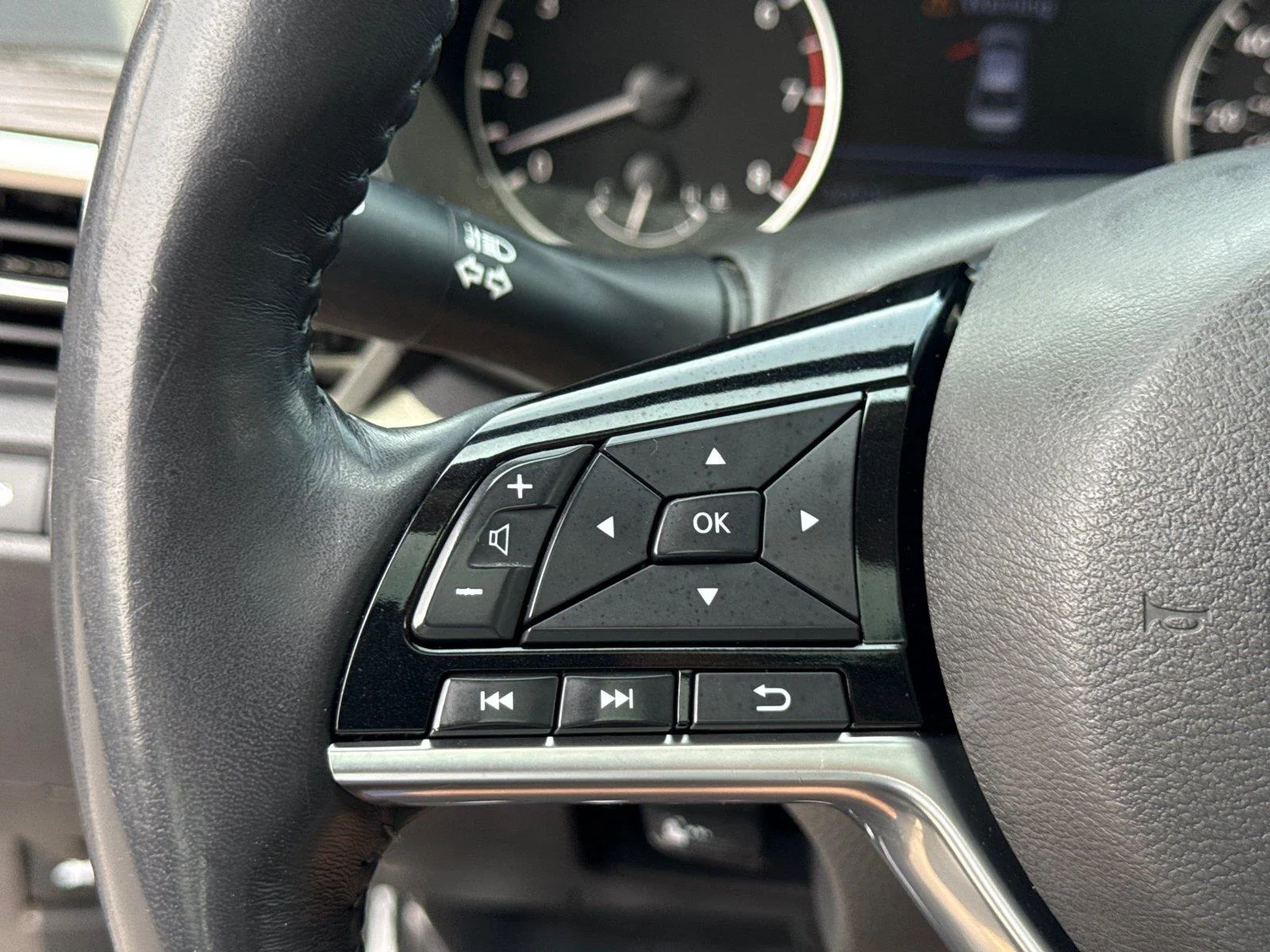 Used 2019 Storm Blue Metallic Nissan 2.5 Platinum image 38