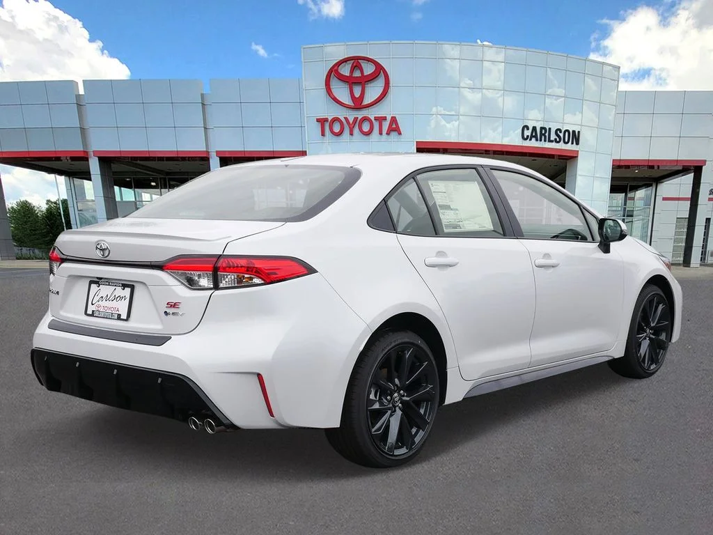 New 2026 Wind Chill Pearl <sup>1</sup> Toyota  SE image 2