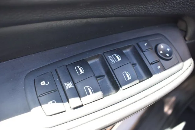 Used 2020 White Jeep Latitude image 10