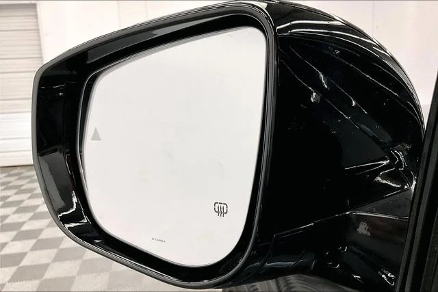 Used 2025 Diamond Black Crystal Pearlcoat Jeep Altitude image 39