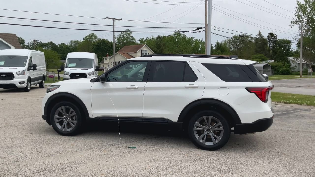 2026 Ford Explorer Active - Photo 2