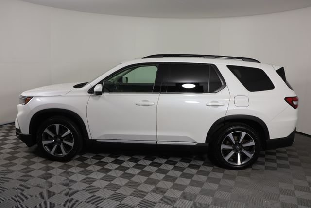 Used 2023 Platinum White Pearl Honda Touring image 5