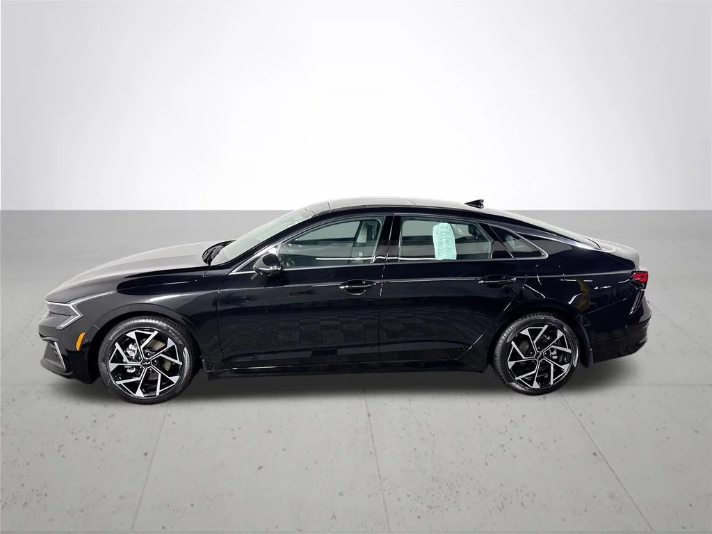 Used 2025 Black Kia EX image 9