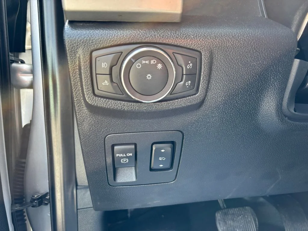 Used 2019 Silver Ford Lariat image 28