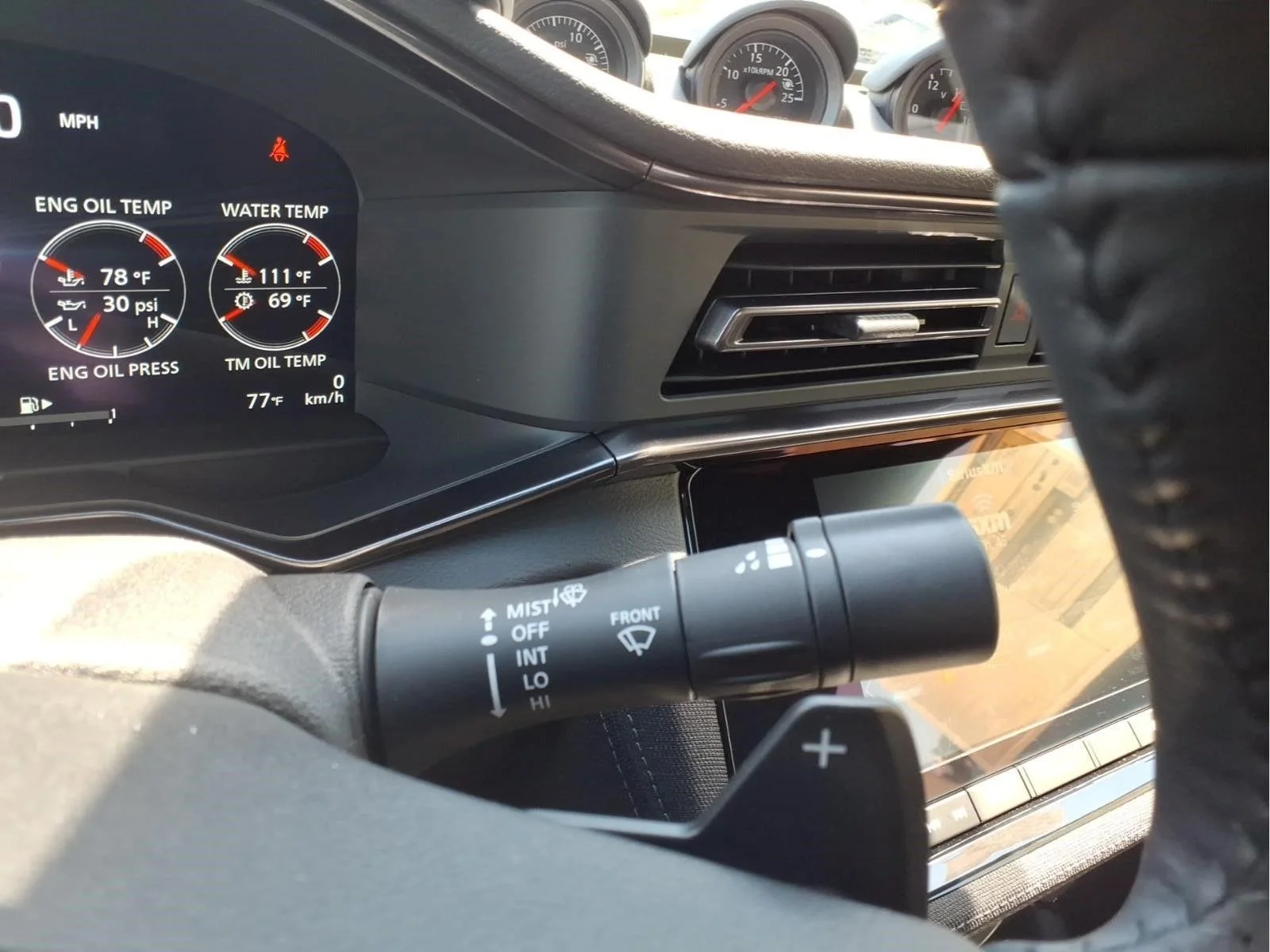 New 2026 Boulder Gray Pearl / Super Black Two-tone Nissan Sport image 13