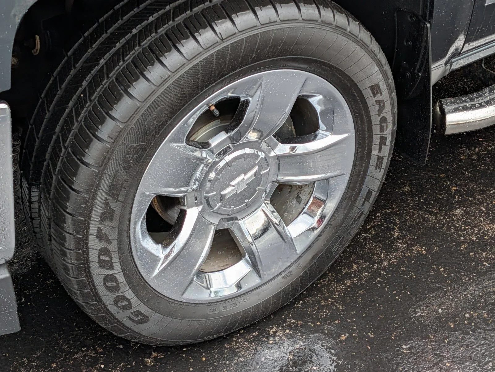 Used 2017 GRAPHITE METALLIC Chevrolet LTZ image 22
