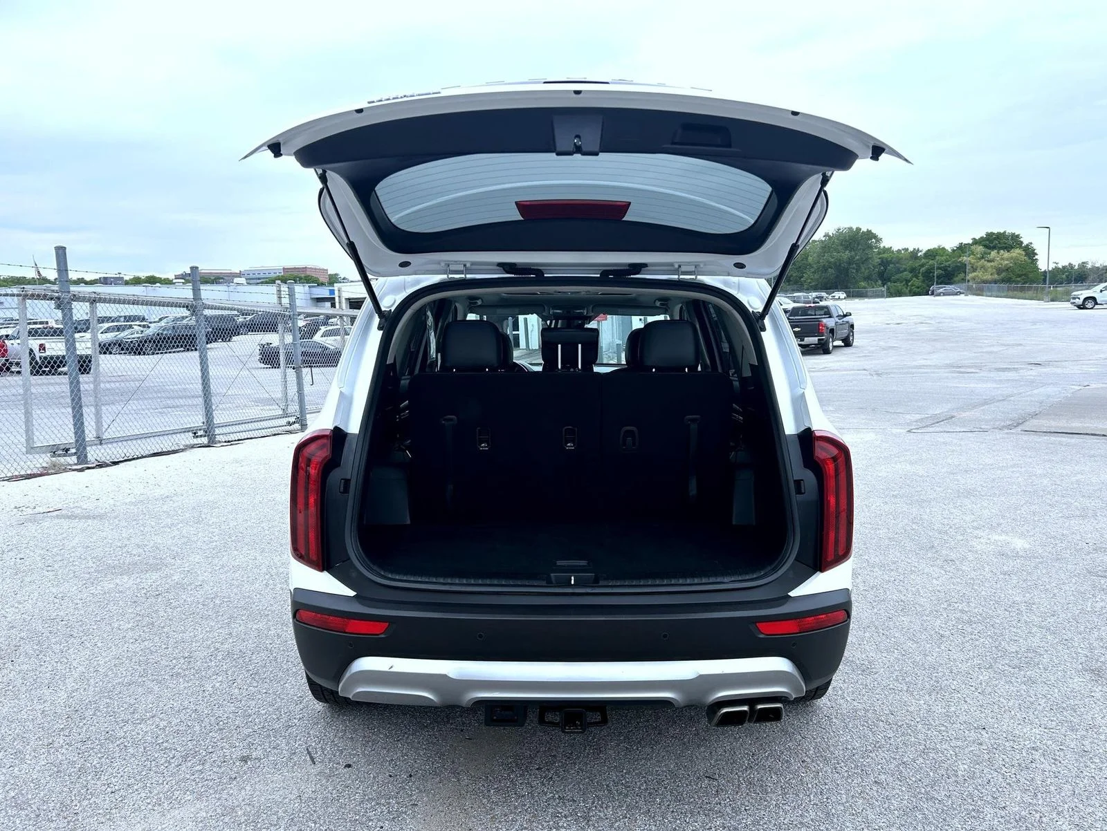 Used 2020 White Kia S image 23