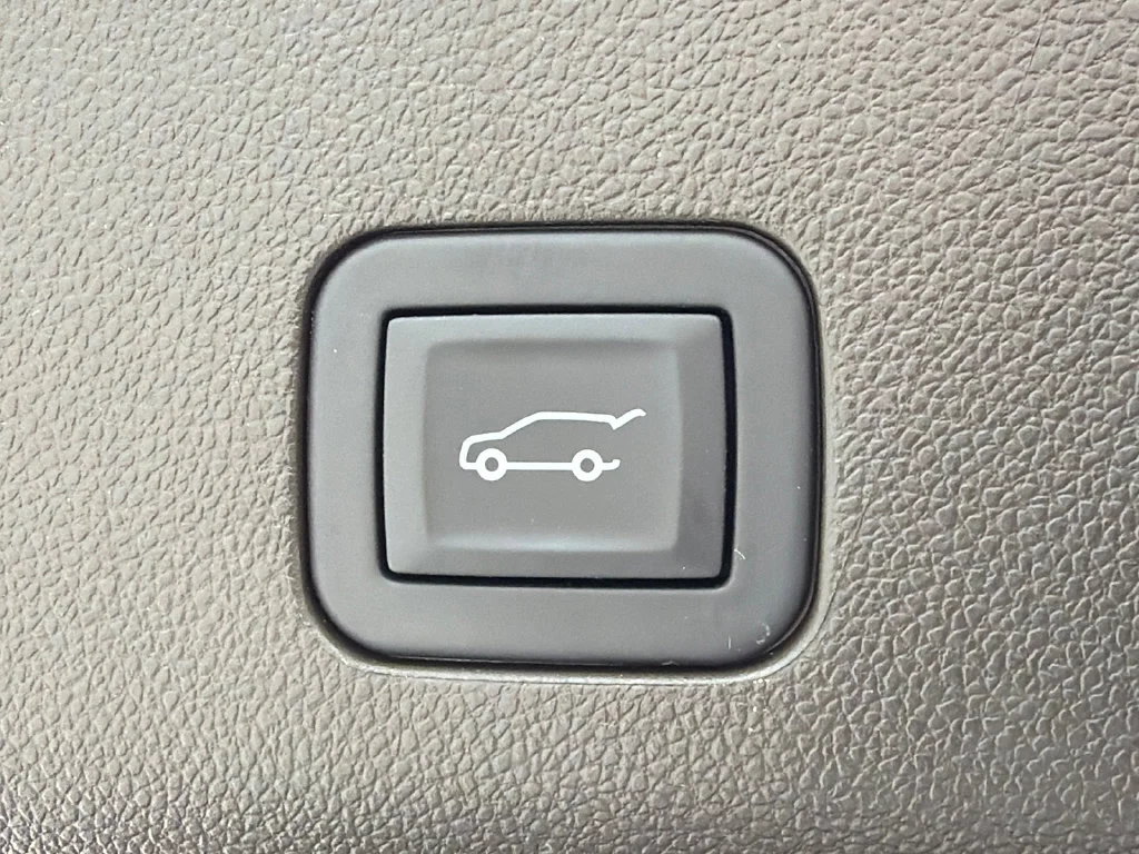 Used 2025 Blue GMC Elevation image 19