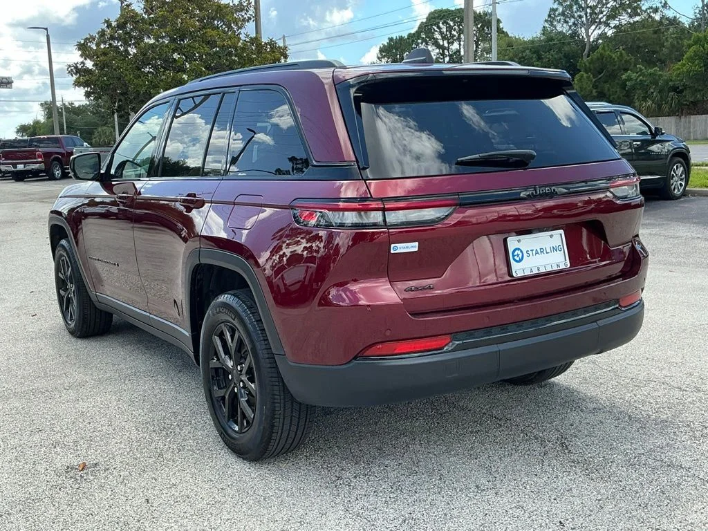 Used 2024 Red Jeep Altitude image 5