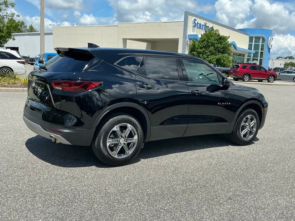 Used 2025 Black Chevrolet LT image 10