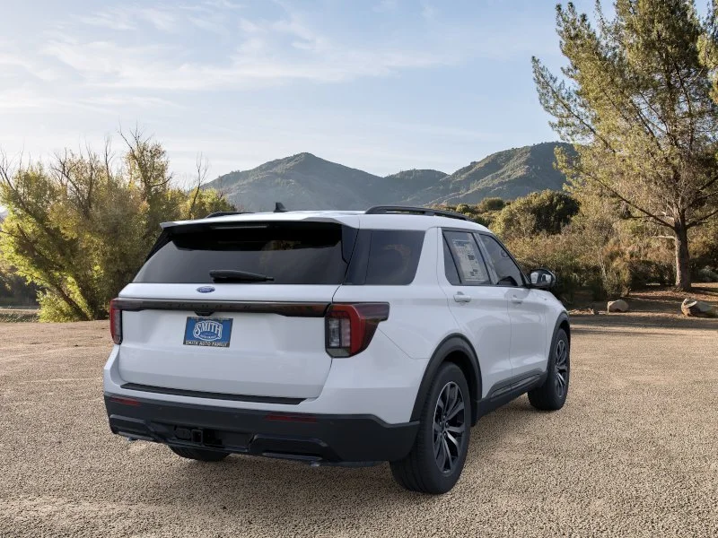 New 2026 Space White Metallic Ford ST-Line image 32