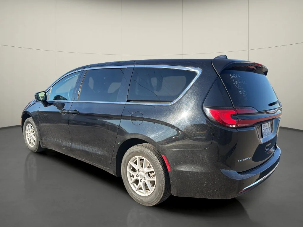 Used 2024 Black Chrysler Touring L image 5