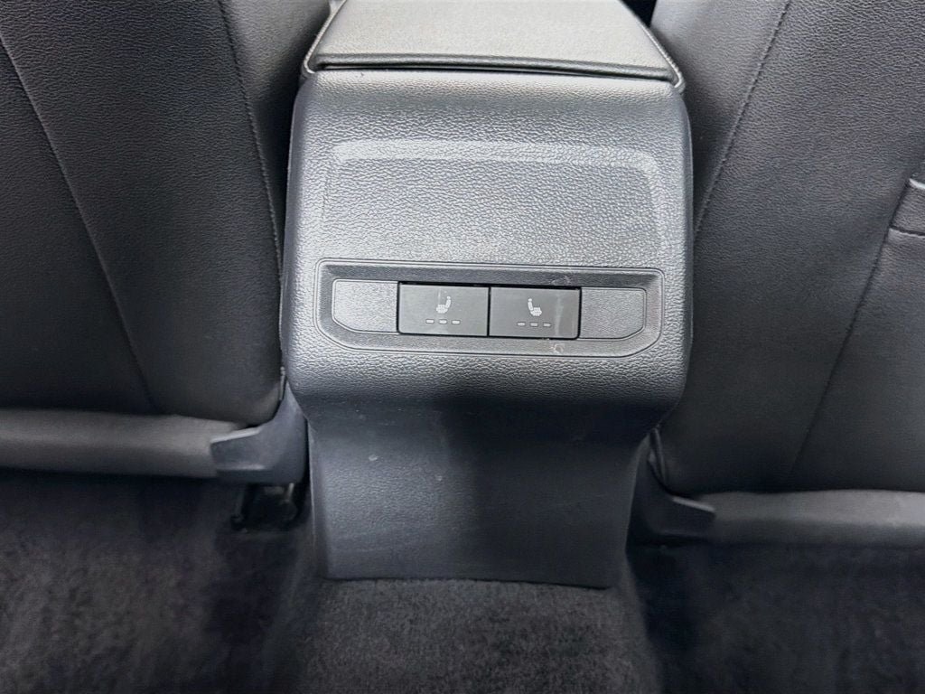 Used 2021 Platinum Gray Metallic Volkswagen SEL Automatic image 26