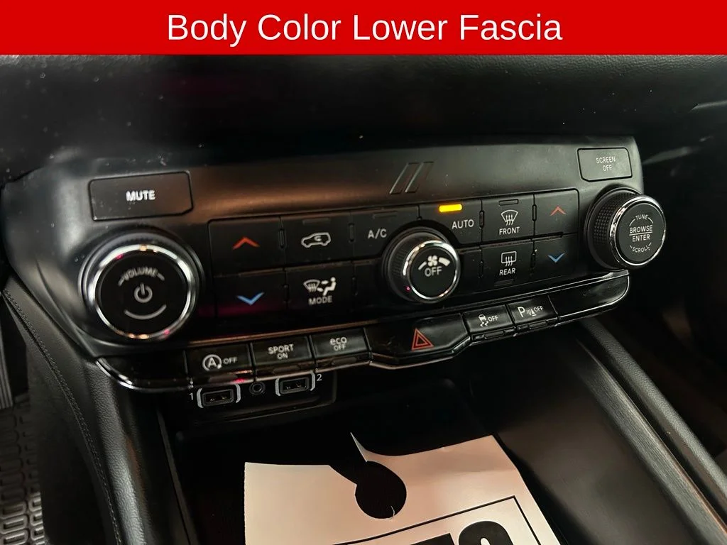Used 2022 White Dodge SXT image 10
