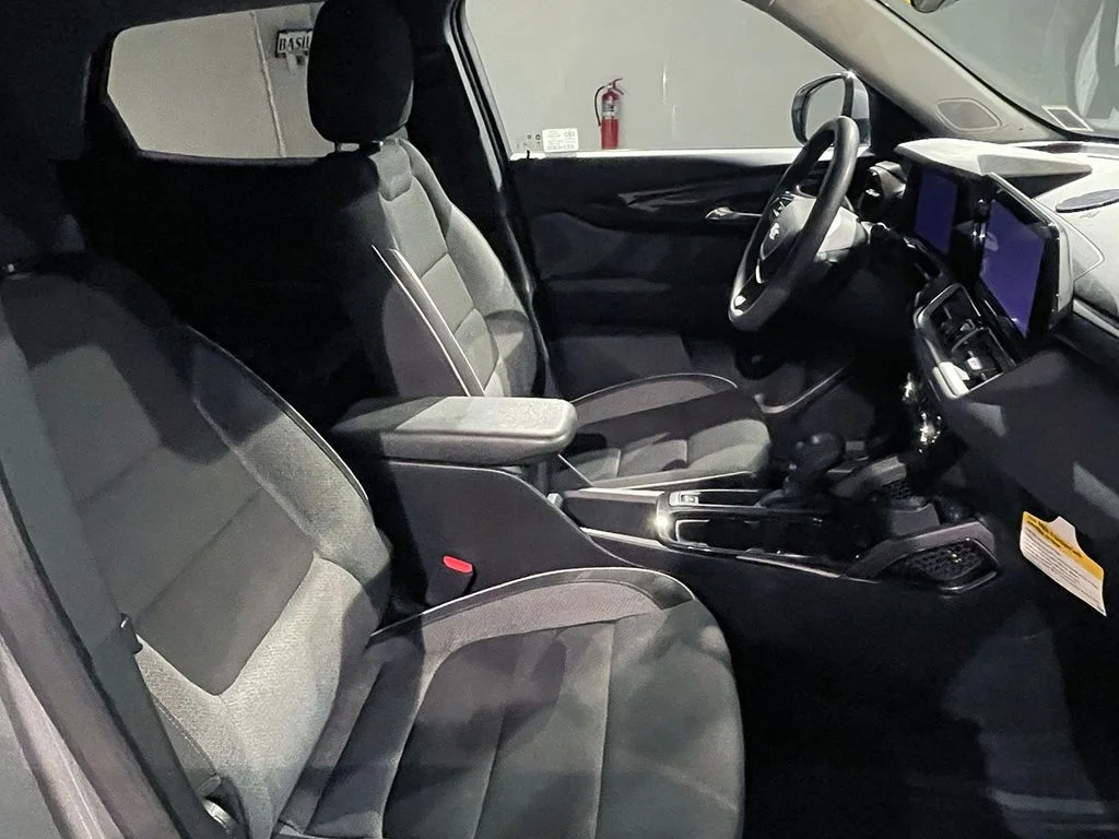 Used 2025 Gray Chevrolet LT image 25
