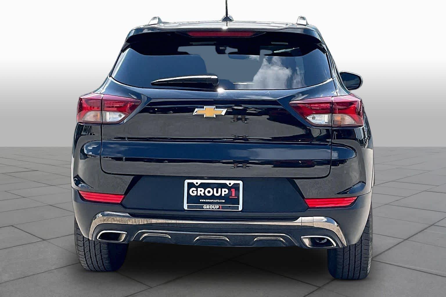 Used 2022 Mosaic Black Metallic Chevrolet ACTIV image 5