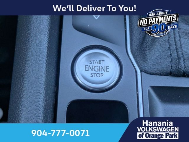 Used 2018 Black Volkswagen 2.0T SE w/Technology image 32