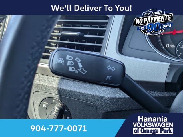 Used 2018 Black Volkswagen 2.0T SE w/Technology image 28