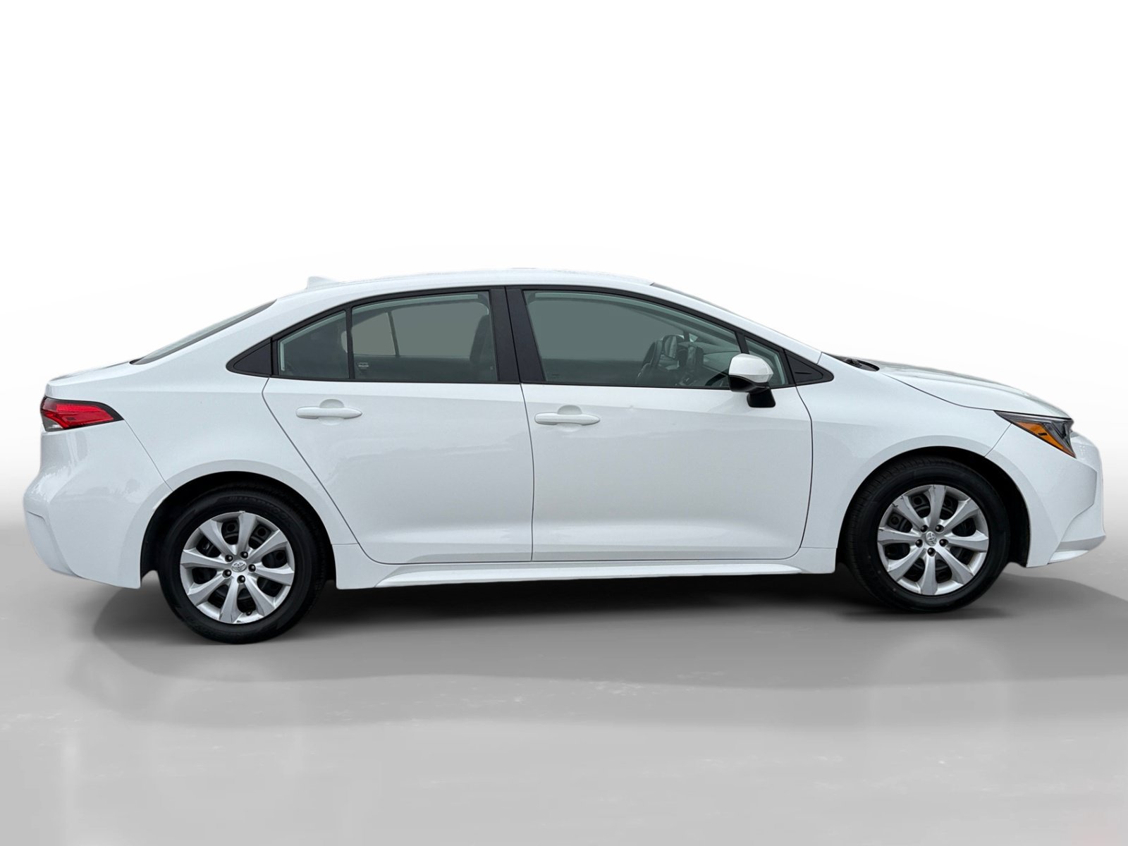 Used 2024 Ice Toyota LE image 6