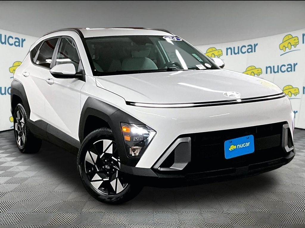 Used 2024 White Hyundai SEL image 1