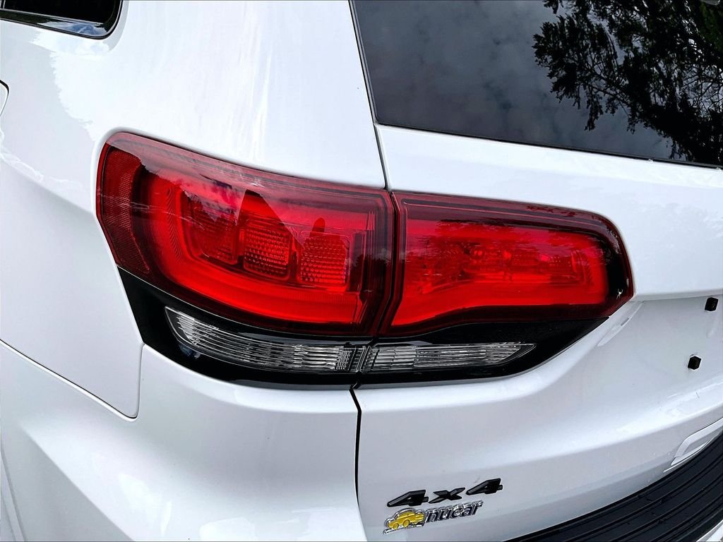 Used 2019 Bright White Clearcoat Jeep Altitude image 33