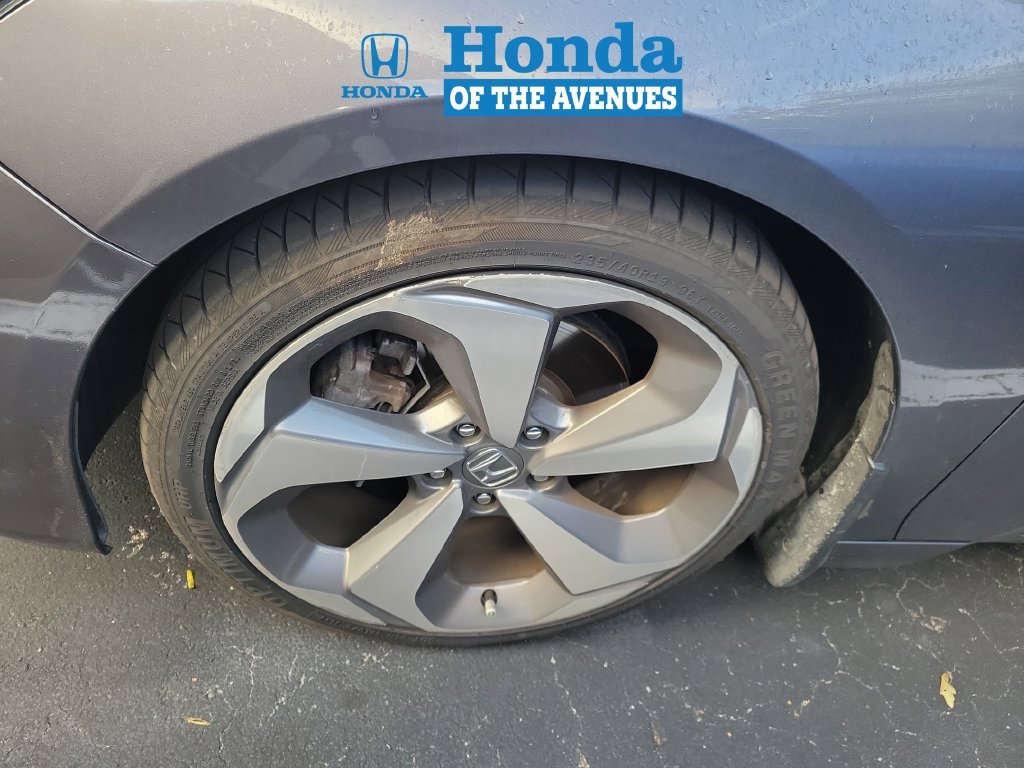 Used 2018 Modern Steel Metallic Honda Touring image 4