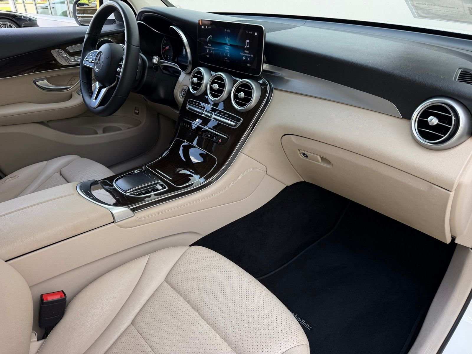 Certified Used 2021  Mercedes-Benz GLC 300 image 14