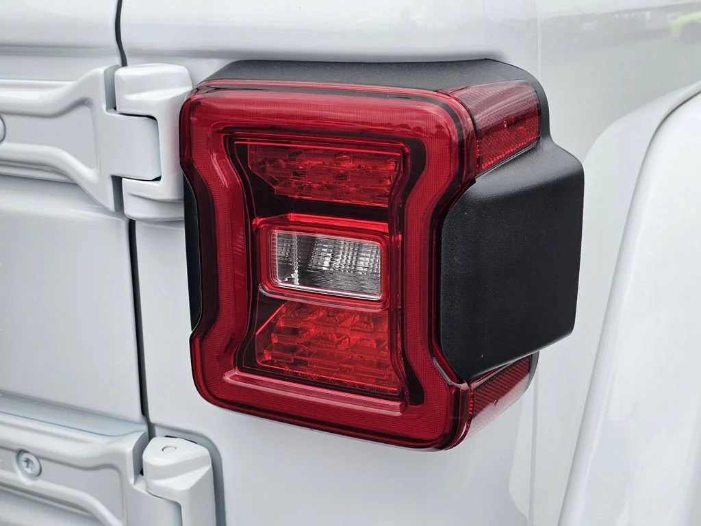 New 2026 Bright White Clear-Coat Exterior Paint Jeep Sahara image 9