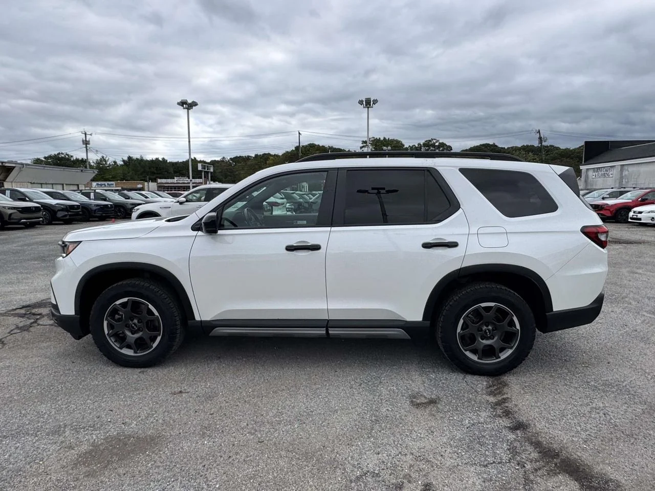 Certified Used 2024 Platinum White Pearl Honda TrailSport image 4