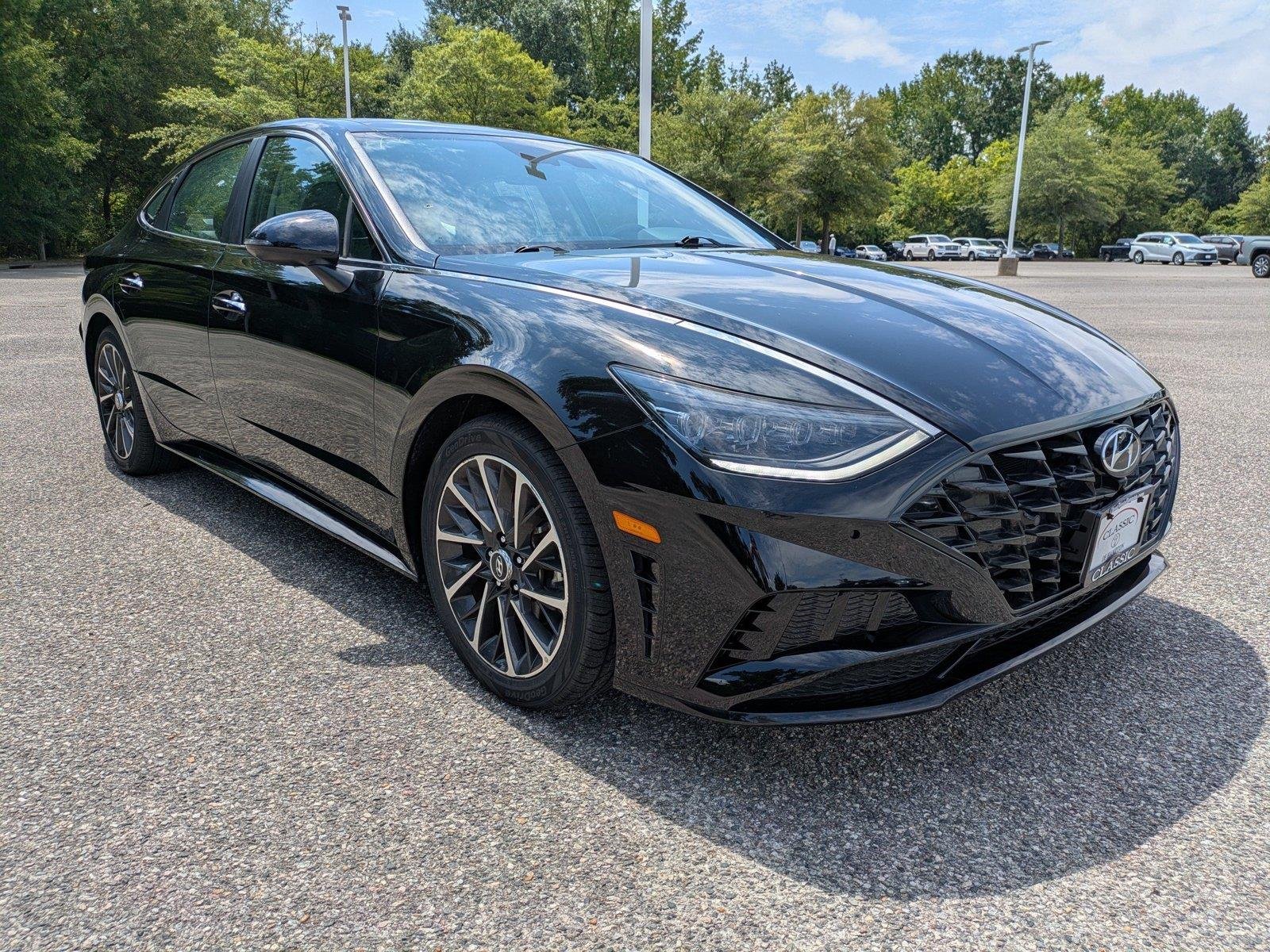 Used 2023 Onyx Black Hyundai Limited image 2